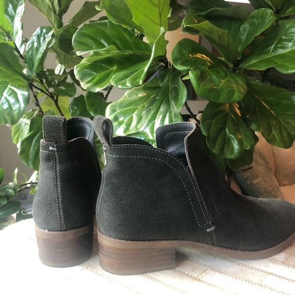 Gray sueded leather DOLCE VITA. Like new condition. Only worn a couple of times. - Picture 2 of 7